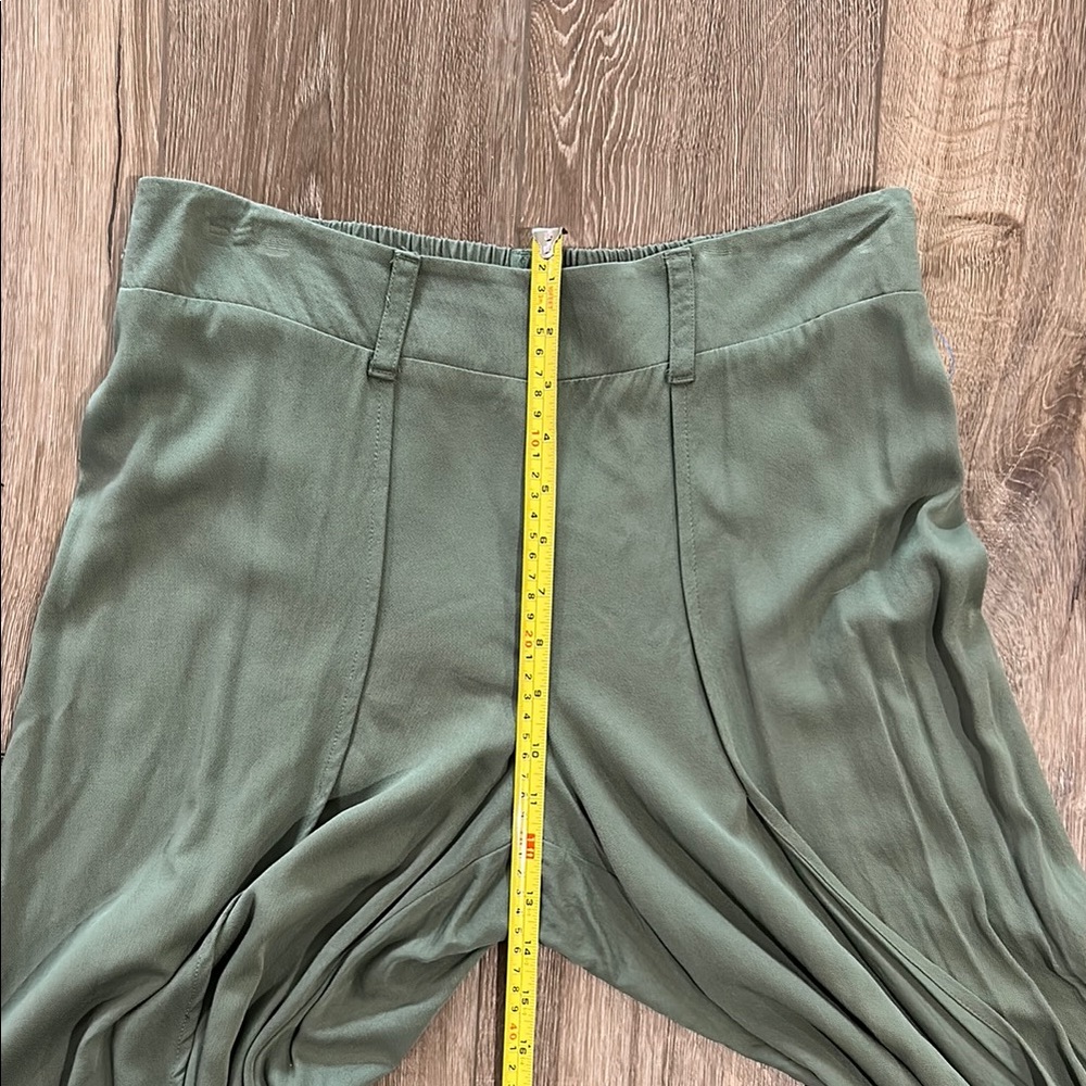Like new - MAURICES Flowy Olive Green Culotte Pants - Picture 8 of 9
